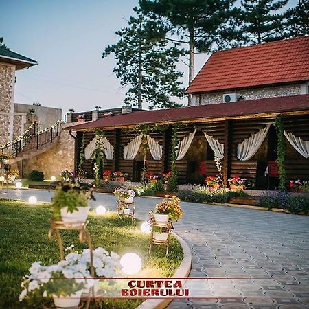 Curtea Boierului Hotel Peresecina Ngoại thất bức ảnh