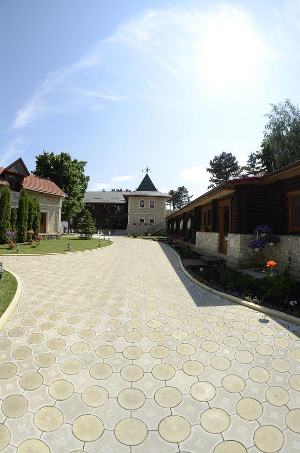 Curtea Boierului Hotel Peresecina Ngoại thất bức ảnh
