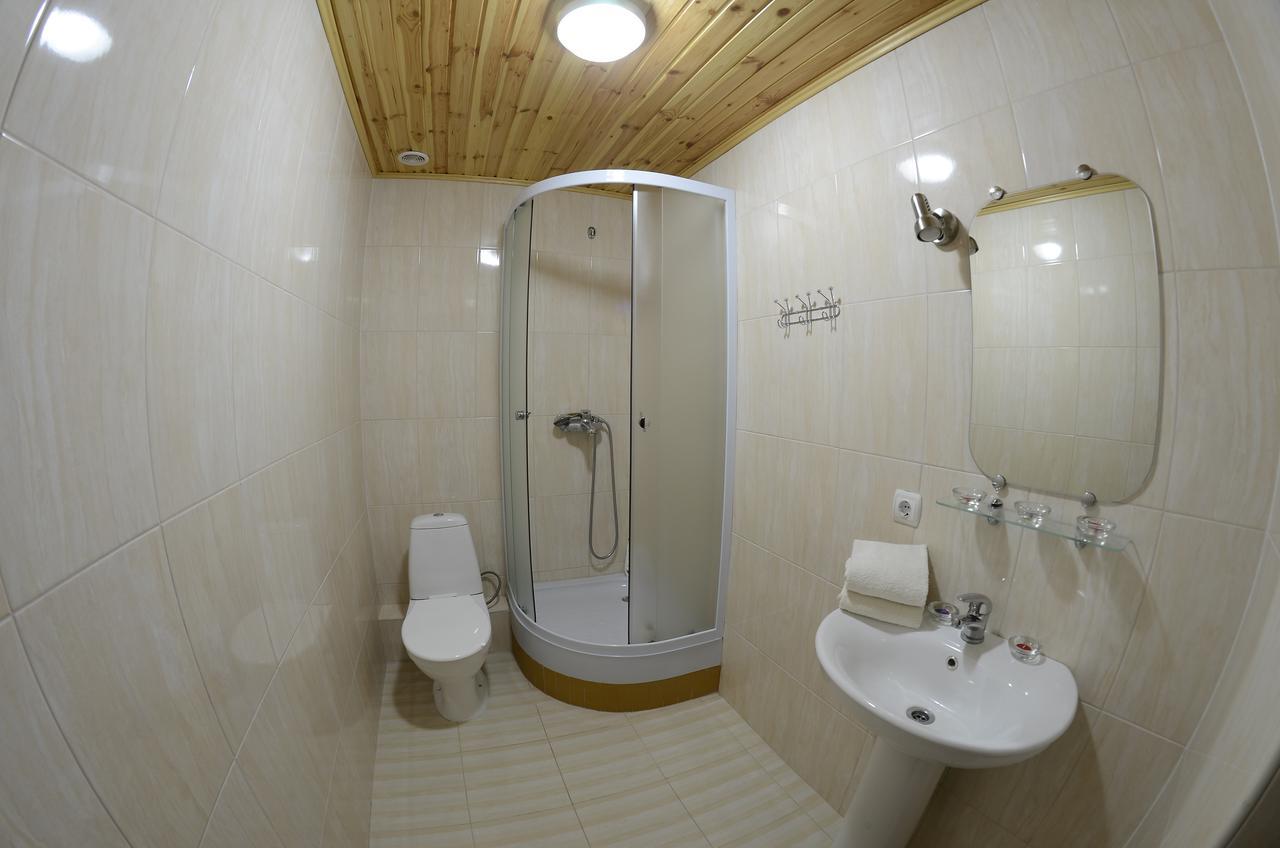 Curtea Boierului Hotel Peresecina Ngoại thất bức ảnh