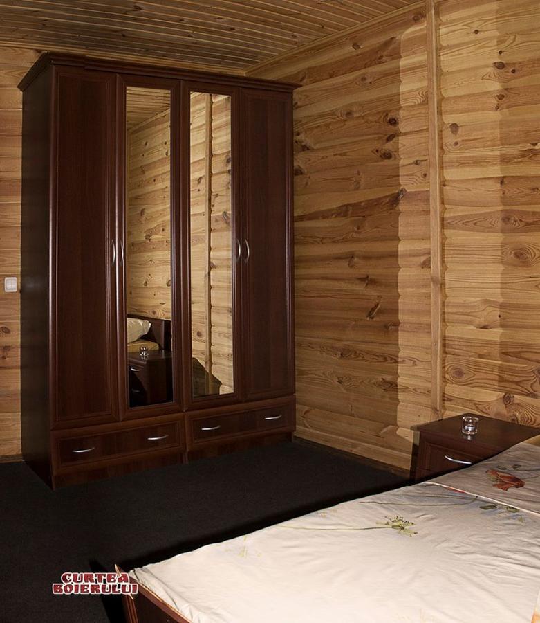 Curtea Boierului Hotel Peresecina Ngoại thất bức ảnh