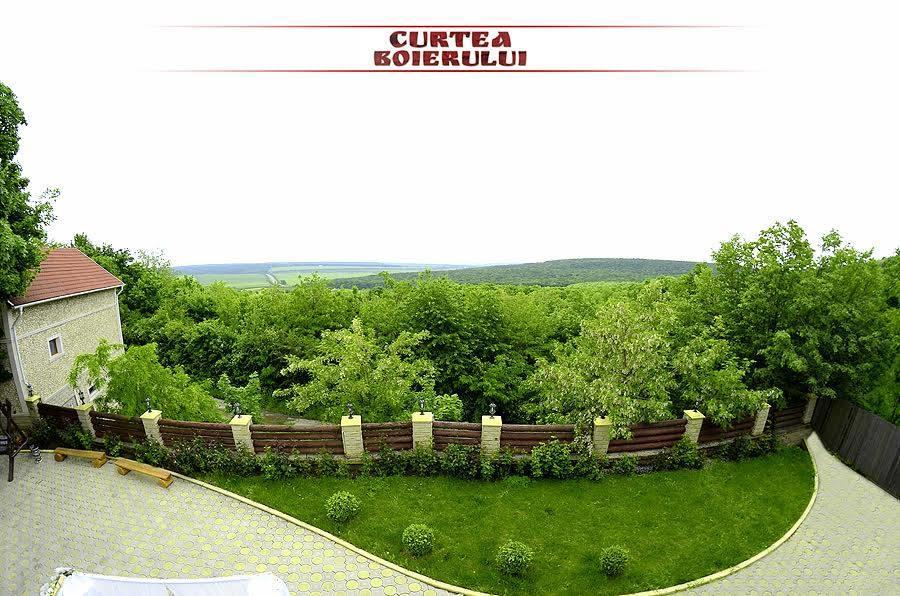 Curtea Boierului Hotel Peresecina Ngoại thất bức ảnh